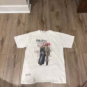 Faith Hill Tim McGraw 2006 White Short Sleeve T-Shirt Adult Size M Soul 2 Soul